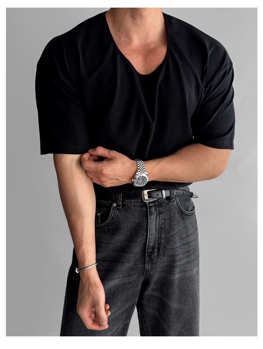 Silky Stretch Men's U-Neck T-Shirt - Lightweight Breathable Short Sleeve Top For Summer Comfort & Active Wear_viptrois.com