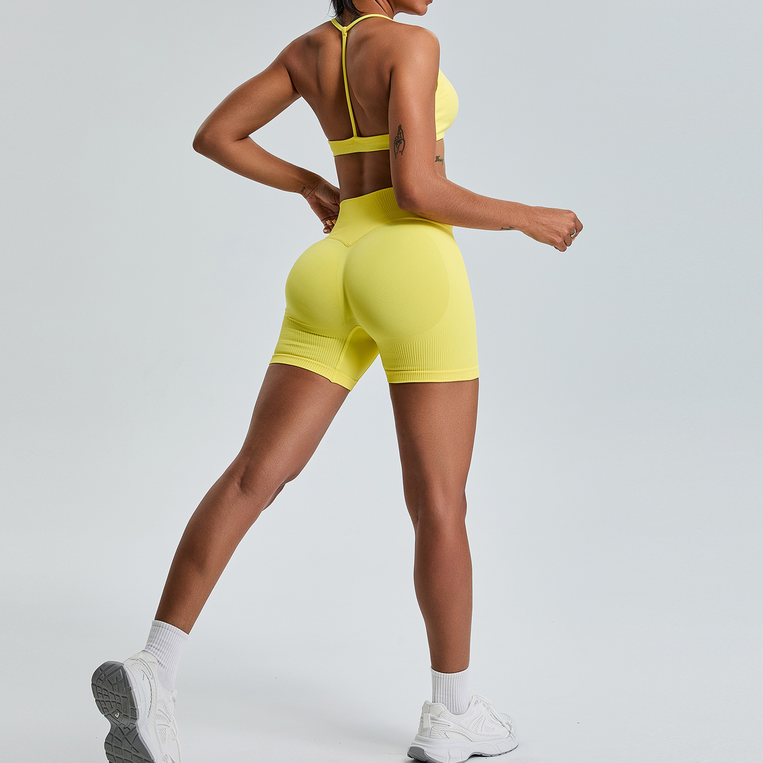 Traje deportivo sin costuras de otoño e invierno nuevo transfronterizo Traje de yoga para correr al aire libre con glúteos de melocotón Traje de fitness de cuatro piezas