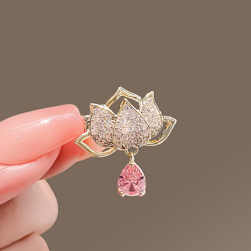 Lotus Chinese Style Brooch for Women, High-End Elegant, Small Breasts, Summer Pin, Anti-Exposure Buckle, Fixed Clothing Accessories