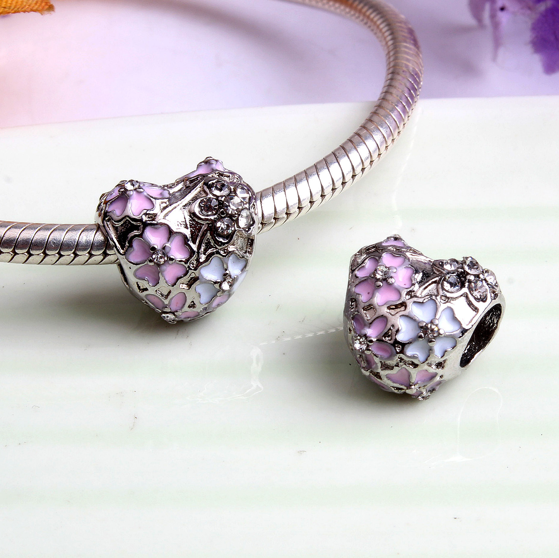 1 Piece Fashion Round Heart Shape Flower Alloy Stoving Varnish Rhinestones Jewelry Accessories display picture 1