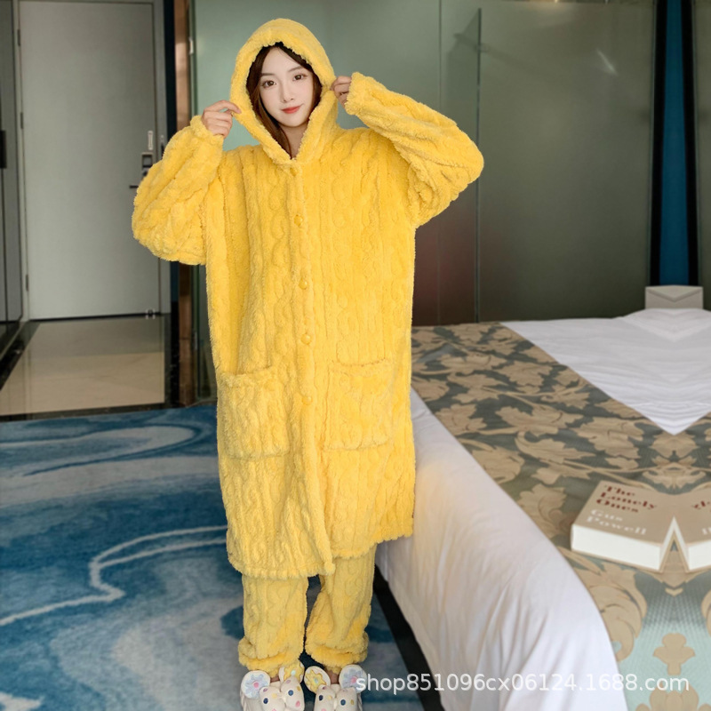 Las mujeres de invierno engrosada franela pijamas nuevo traje cálido desgaste del hogar se puede usar fuera de otoño e invierno de lana de coral pijamas al por mayor