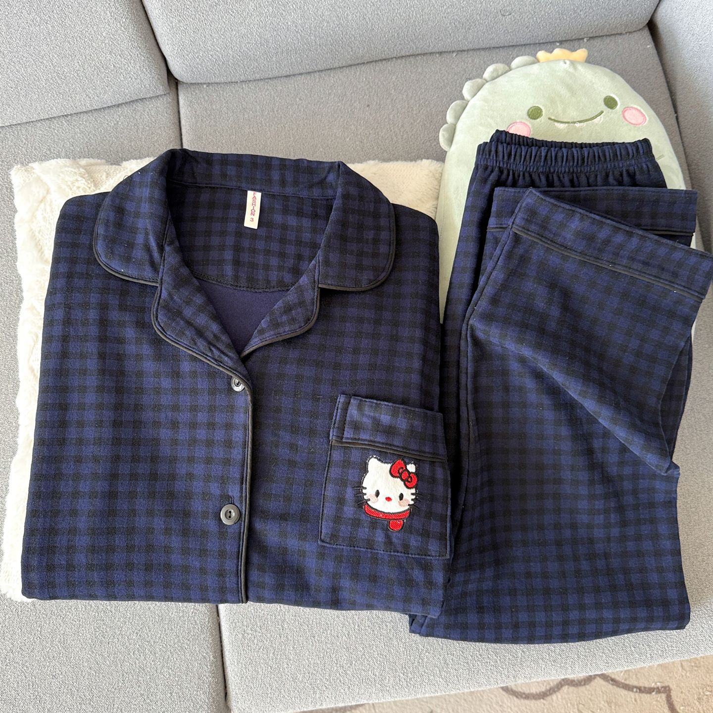Dots Hello Kitty pijamas de lana de mujeres otoño y invierno de coral acolchado grueso ropa para el hogar de chicas lindas