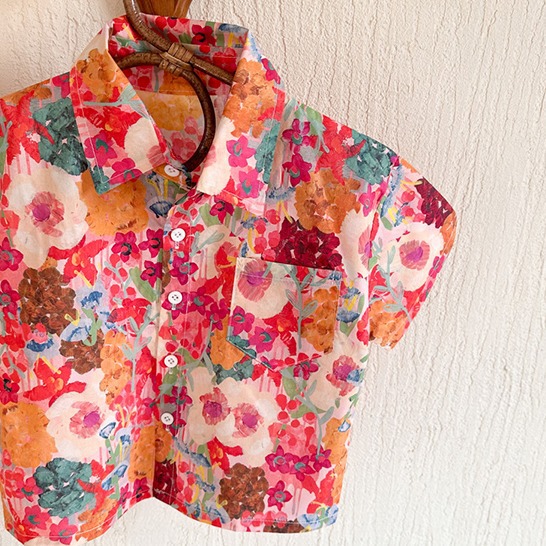 핑크색 꽃무늬 셔츠