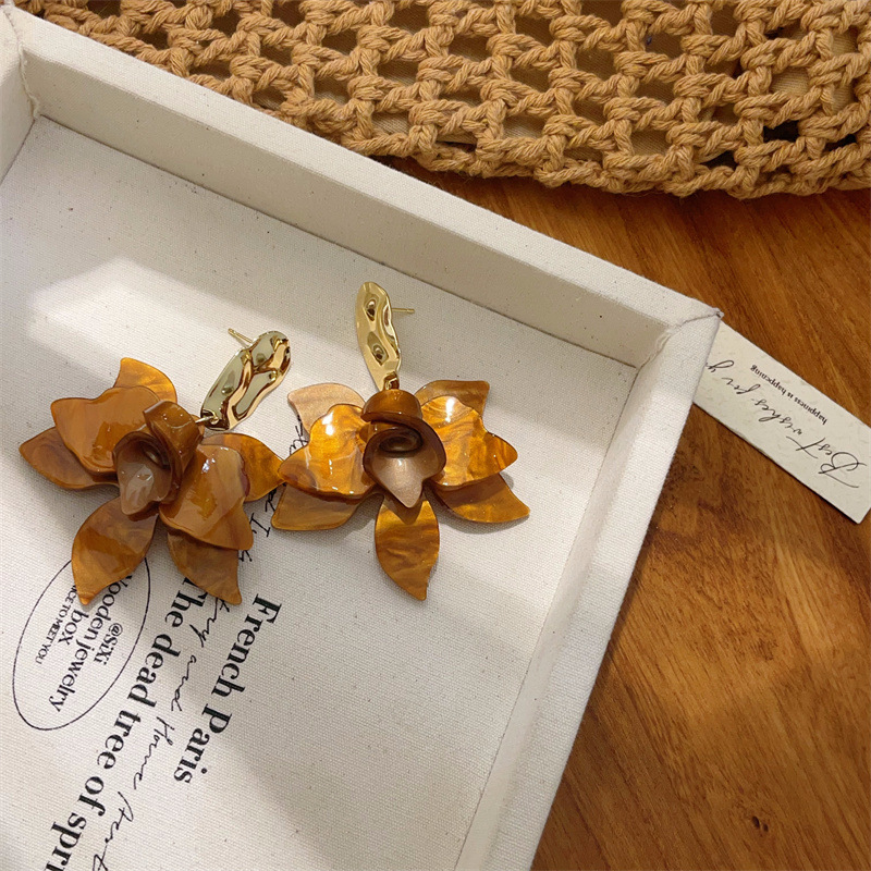 E3035 카키 브라운 - 물결 귀걸이