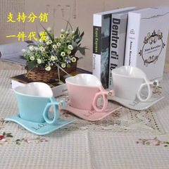 クリエイティブなラブセラミックコーヒーカップ＆ソーサーセット、美しいハート型カップルカップ、ハート型マグカップ、お土産ギフトボックス