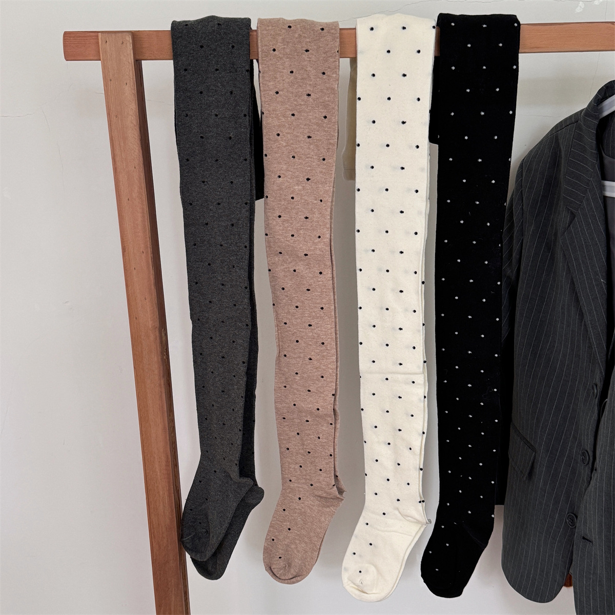 IOULOR retro wave point pantyhose sweet girl fashionable aerobic cotton leggings slim Joker pantyhose wholesale