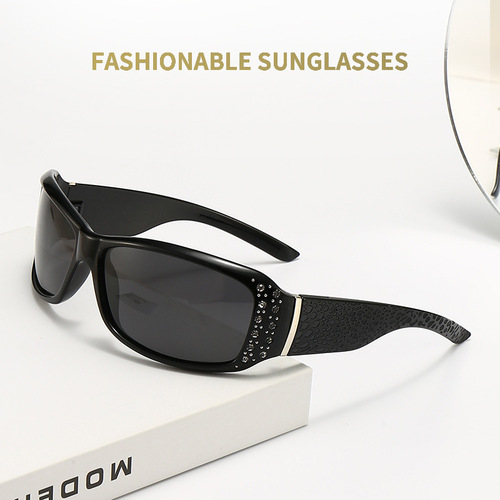 New European and American-style polarized sunglasses, vintage-inspired fashion diamond-studded shades for women—classic eyewear frames available wholesale from foreign markets, model HC010