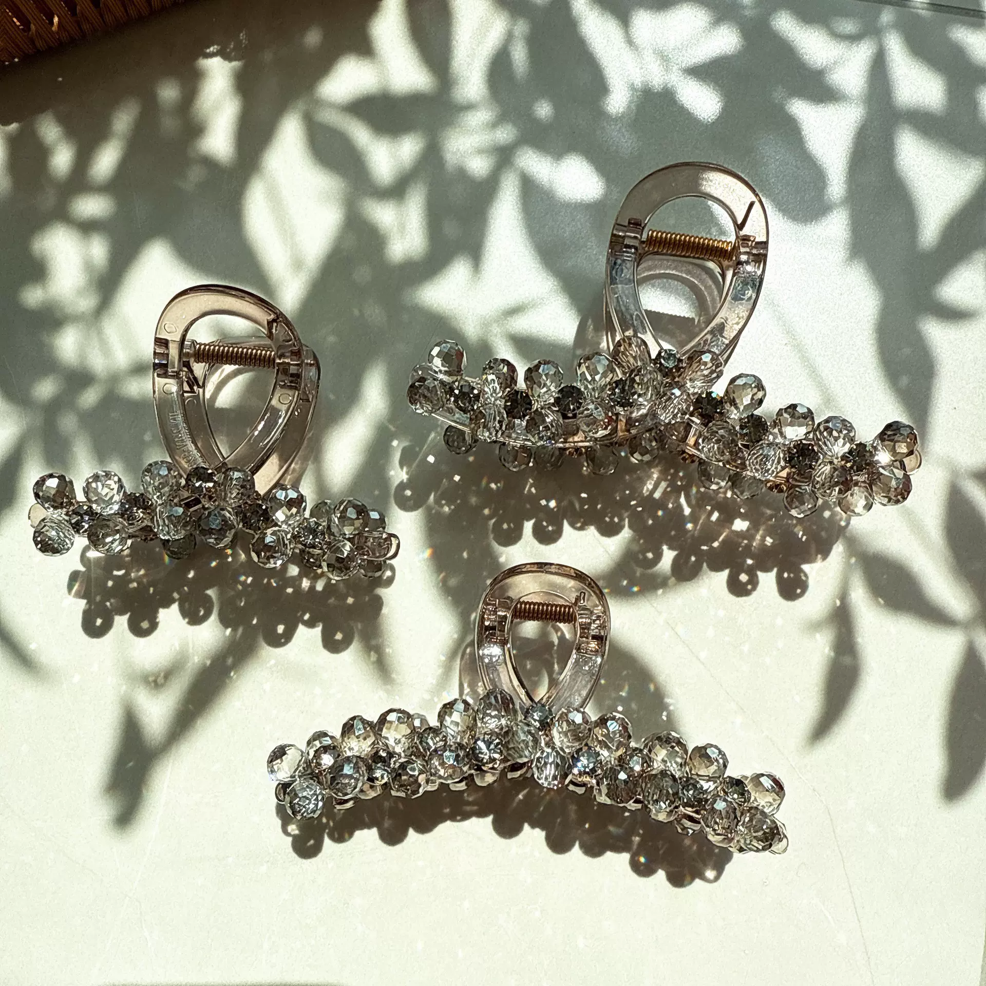 鲨鱼头饰发卡施华洛水晶水钻盘发女夹捷克后脑抓夹轻奢新款感发抓