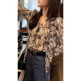高级感气质飘带复古花色衬衫女早春新款长袖慵懒宽松浪漫法式上衣