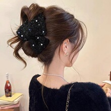 ������Ƭץ�A��ɫ�߼��к��X�ױP�l���~�A���Űٴ���Ů�Rβ�A�^�