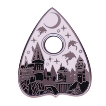 魔法城堡珐琅别针月亮幽灵胸针哥特式徽章