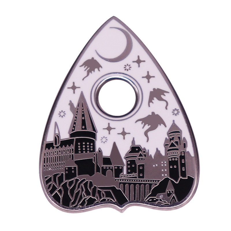 魔法城堡珐琅别针月亮幽灵胸针哥特式徽章