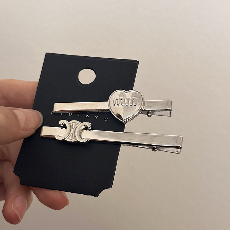 Stylish Retro Silver Letter Metal Duckbill Hair Clip, Sweet and Cool, Versatile, Side Bangs Clip, Fashion Hairpin for 2023