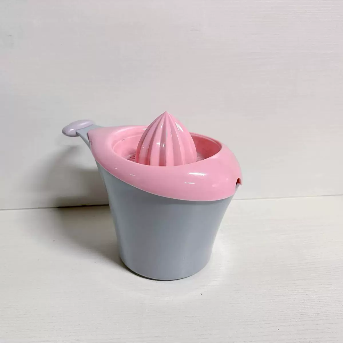 专业制造各种果汁挤压器.生活日用品模具