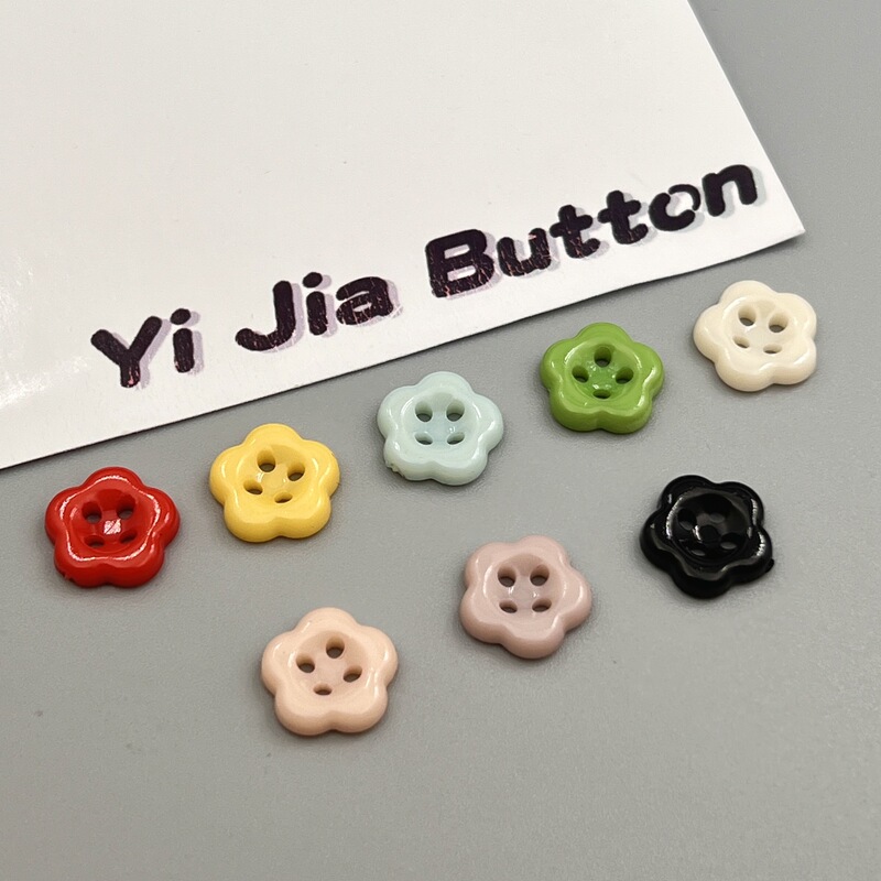 Glossy Four-Eye Plum Blossom Imitation Ceramic Decorative Buttons for Children's Clothing, Women's Sweaters, Knitted Cardigans, Dresses, Candy Buttons