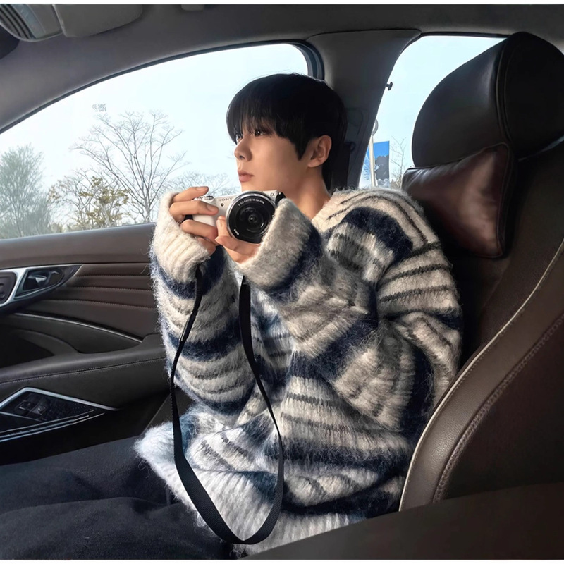High-End and Super Nice-Looking Knitwear for Men in Autumn and Winter, Contrasting Stripesd Plush Knitwear, Lazy Style Thickeneded Pullover Jacket