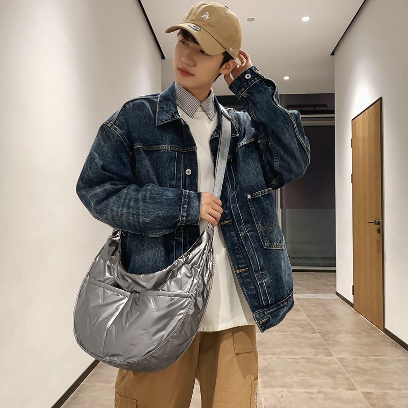 Retro capacious one-shoulder bag