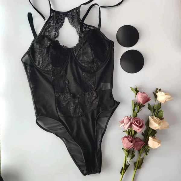 Black removable breast pads