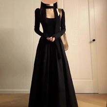 赫本风法式黑色连衣裙子女春秋2025新款配大衣内搭打底气质长裙