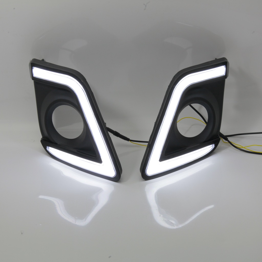 Adecuado para 15-16 Toyota REVO HELAX Luz de marcha diurna LED Luz de marcha diurna con luz de niebla de dirección