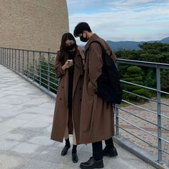 高級感のあるトレンチコートの男性コートは韓国版の中の長いタイプのカップル服の英倫が膝を越えた男性コートのマントを襟にしています。