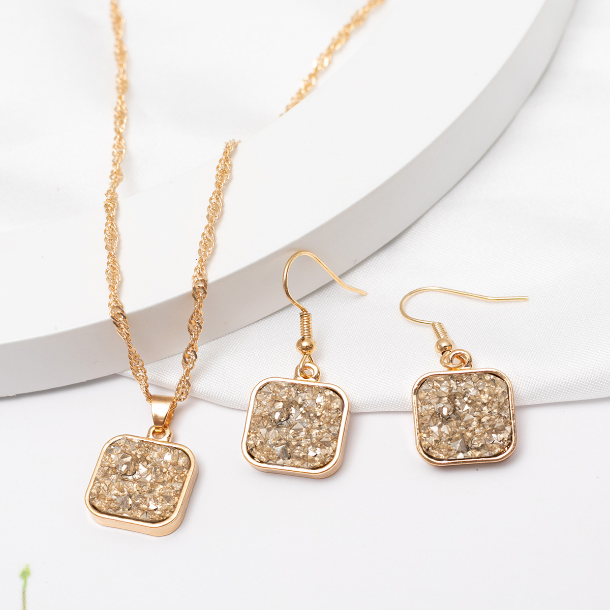 1 Set Simple Style Square Alloy Plating Women's Pendant Necklace display picture 8