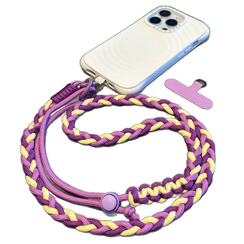 カラーの携帯電話のひもの3本の編みのロープの女子学生は斜めに背もたれのひもにまたがります。|undefined