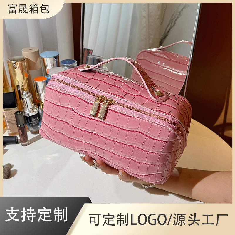 Amazon's New Crocodile-Patterned Cosmetic Bag, High-End, Large-Capacity Cosmetics Storage Bag, Niche Commuter Toiletry Bag Amazon's New Crocodile-Patterned Cosmetic Bag, High-End, Large-Capacity Cosmetics Storage Bag, Niche Commuter Toiletry Bag