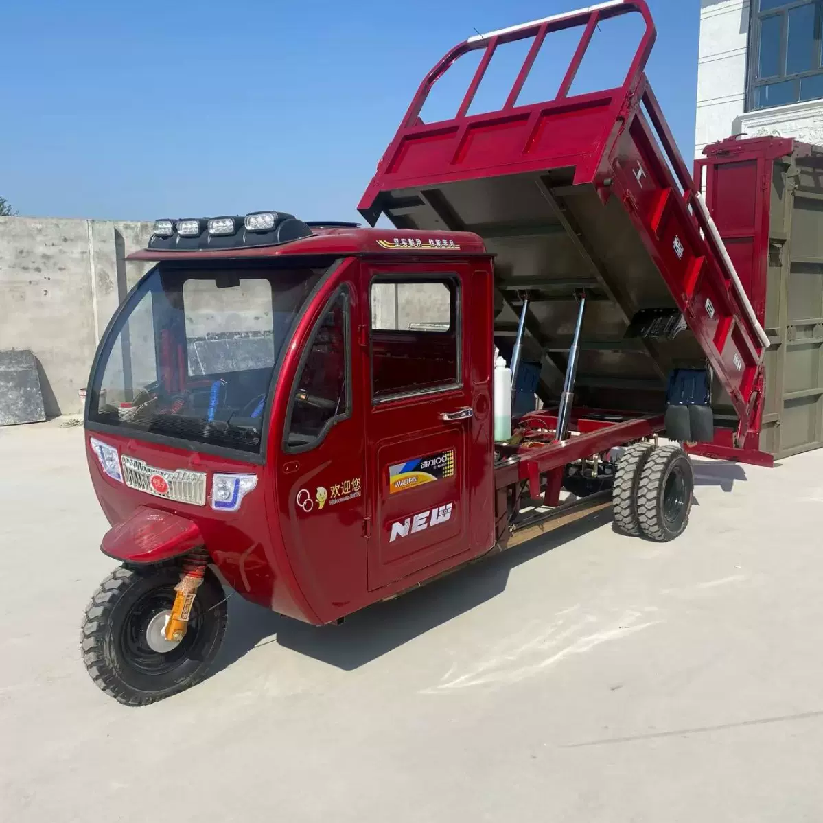 跨境供应燃油三轮摩托车农用货运半棚双排汽油三轮车客货摩托车