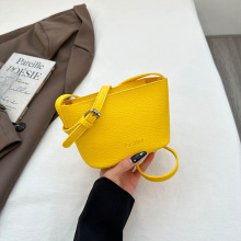 跨界风潮2025新款时尚荔枝纹单肩元宝小包包洋气简约个性百搭款流