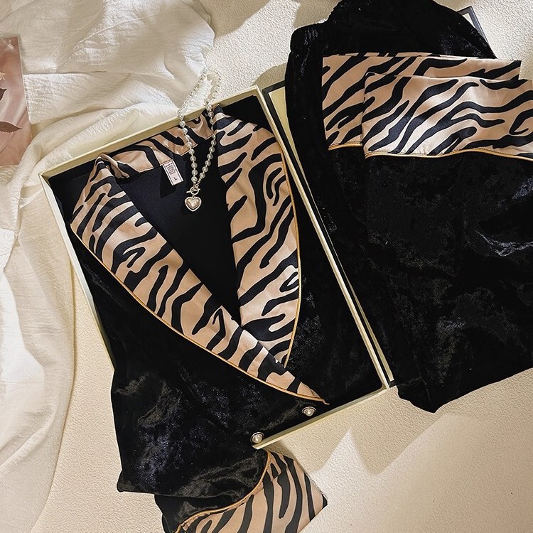 Spring, Autumn and Winter Home Wear Cardigan Lapel Pajamas Women's High-End Suit Gold Velvet Long-Sleeved Loose Leopard Print Two-Piece Set Spring, Autumn and Winter Home Wear Cardigan Lapel Pajamas Women's High-End Suit Gold Velvet Long-Sleeved Loose Leopard Print Two-Piece Set