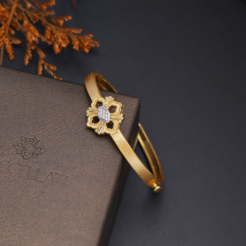 Four-Leaf Clover Bracelet with White Mother-Of-Pearl Electroplating, Vintage Light Luxury Women's Jewelry, Summer Jewelry with Diamonds