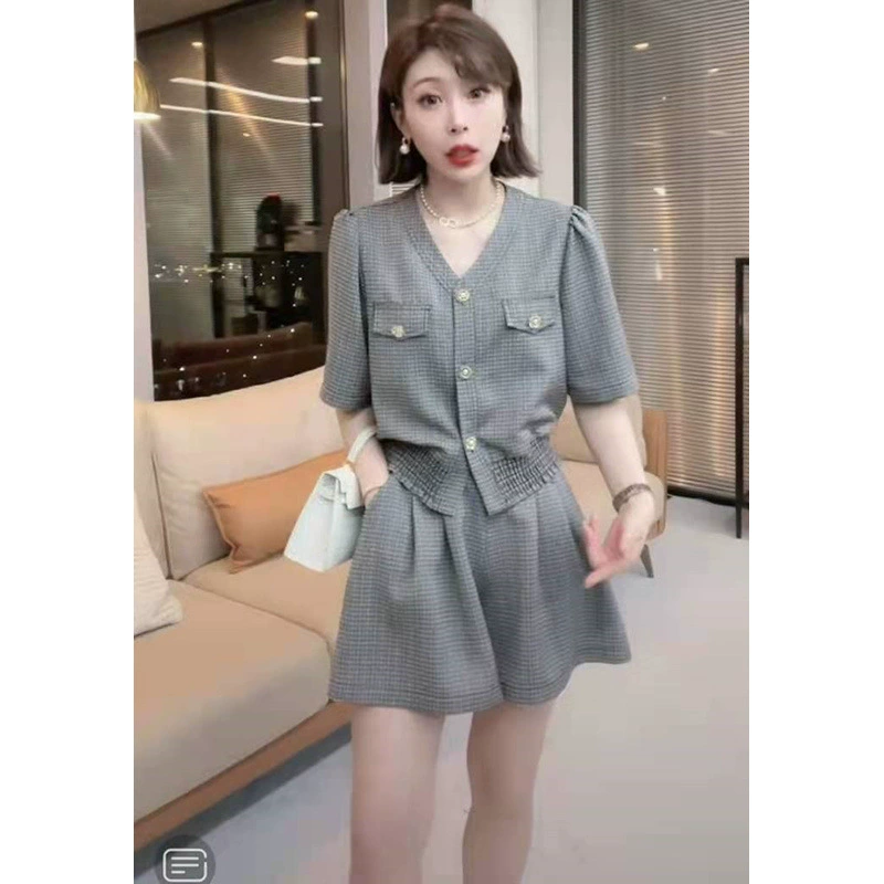 2025 новый летний костюм, свободный ретро-стиль Гонконга, красивый и популярный стиль, утягивающий комплект из двух предметов, женская мода и тренд отдыха