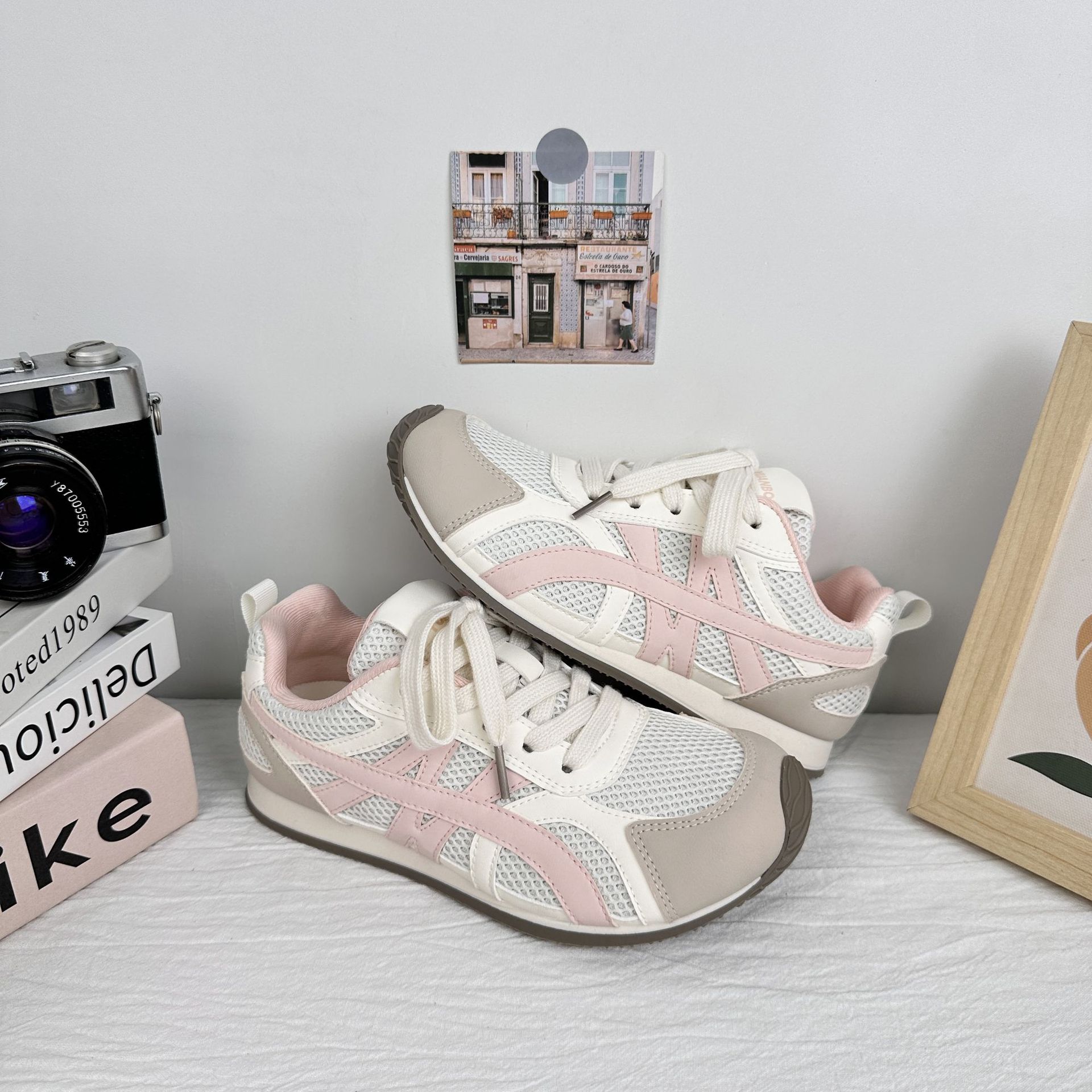 Zapatillas de mujer de todo fósforo de verano de onda lejana 2025 nuevas zapatillas de deporte informales de diseño de nicho zapatos de red transpirables en nombre del cabello