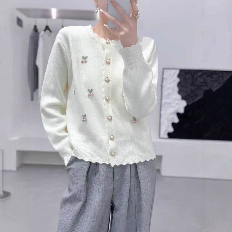 Japanese-Style Sweet Pearl Cherry Sweater Coat, Loose Fit, Autumn 2025 New Style, Chanel-Inspired Short Knit Cardigan Japanese-Style Sweet Pearl Cherry Sweater Coat, Loose Fit, Autumn 2025 New Style, Chanel-Inspired Short Knit Cardigan