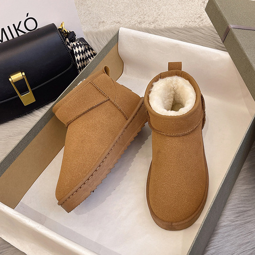 Large-size winter flat-bottomed short-cut snow boots—Northeast-style cotton shoes for men, with extra-thick fleece lining for maximum warmth, also available for women