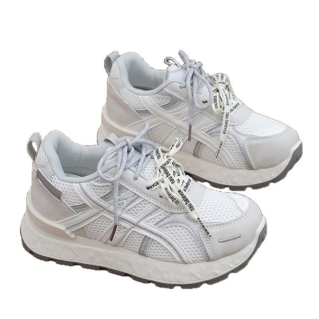 Zapatos de entrenamiento transpirables retrógrados de malla para mujeres primavera y verano de 2026 nuevos zapatos casuales de altura de suela pequeña