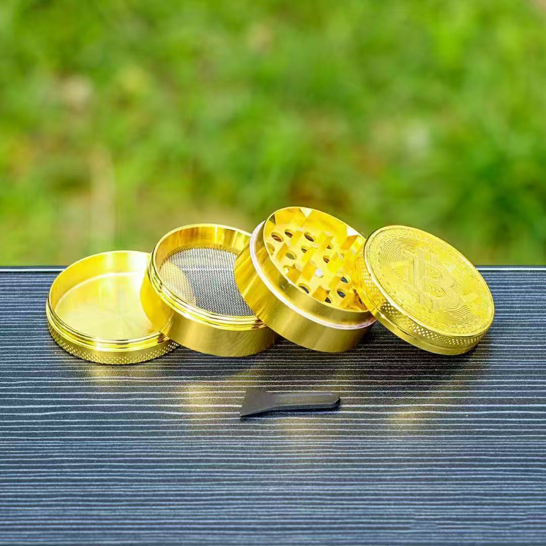 Bitcoin Molinillo de monedas de oro 50MM Molinillo de monedas de metal plano de color dorado de cuatro capas Grinder