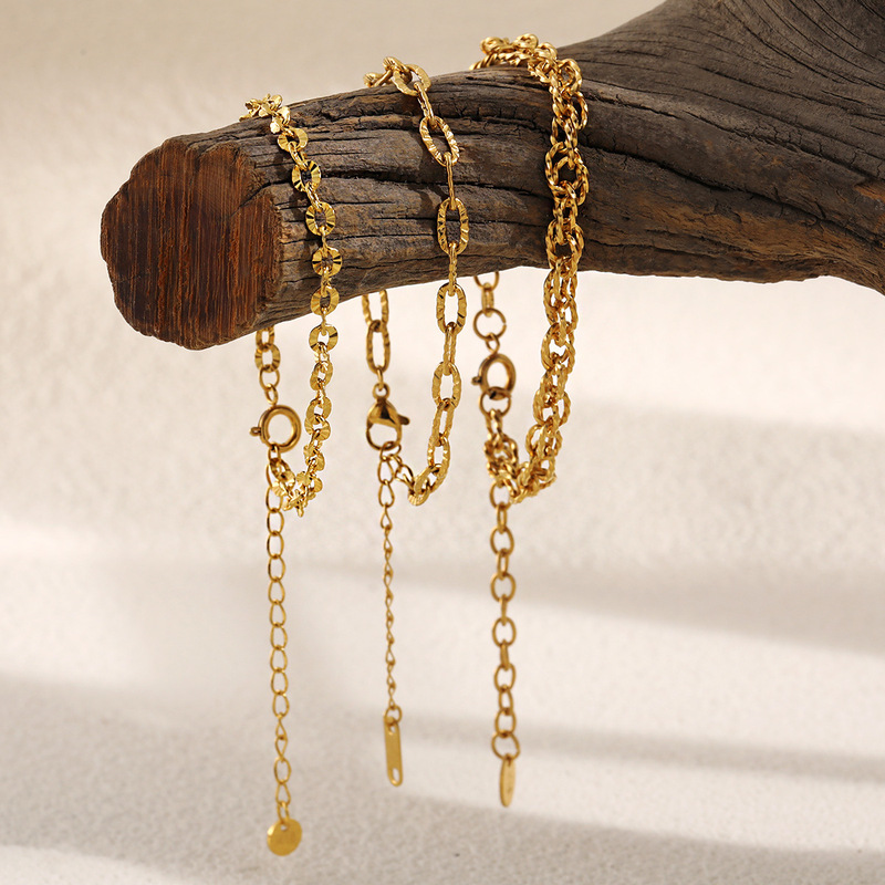 European and American Fashion Ins Stainless Steel O-Shaped Buckle Embossed Chain Double Buckle Twisted Bracelet Titanium Steel Pvd Gold-Plated Jewelry