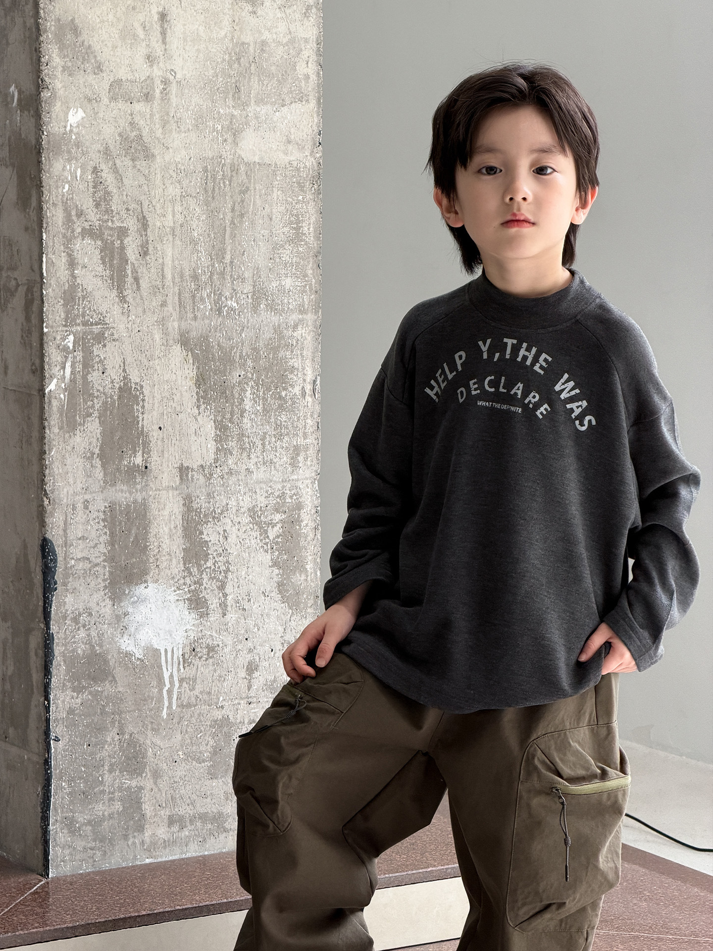 Niños con camisetas de camiseta de camiseta de camiseta de manga larga de invierno 2025 nuevos niños de tamaño mediano y grande camiseta de niño T