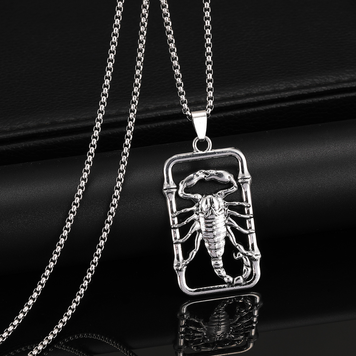 春季新款巨蝎子吊坠项链男欧美流行街头个性长款毛衣链饰品挂件潮