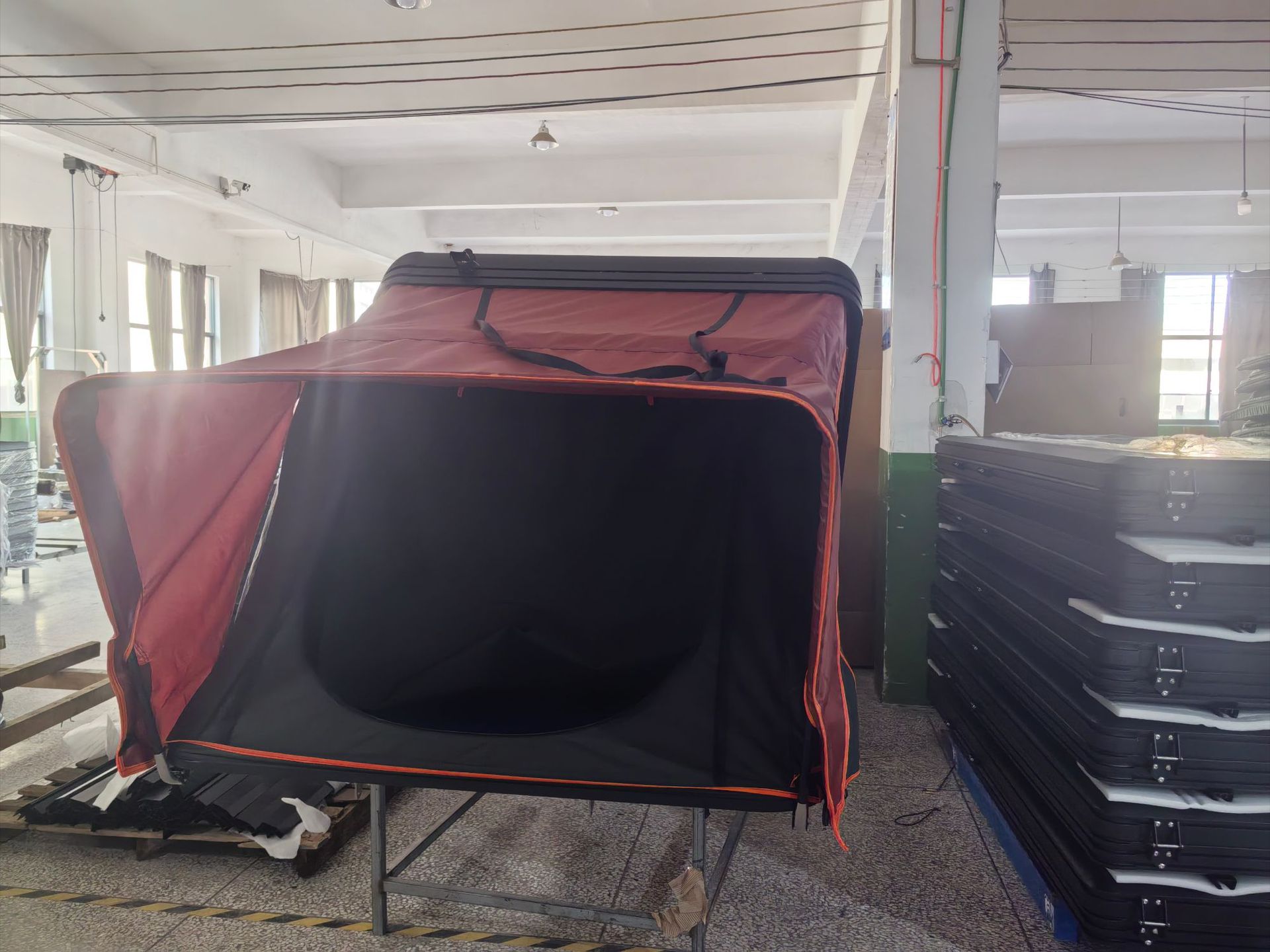 Car-Mounted Aluminum Alloy Tent for Outdoor Camping, Foldable for Self-Driving Trips, Side-Opening Quick-Open Tent, No Assembly Required