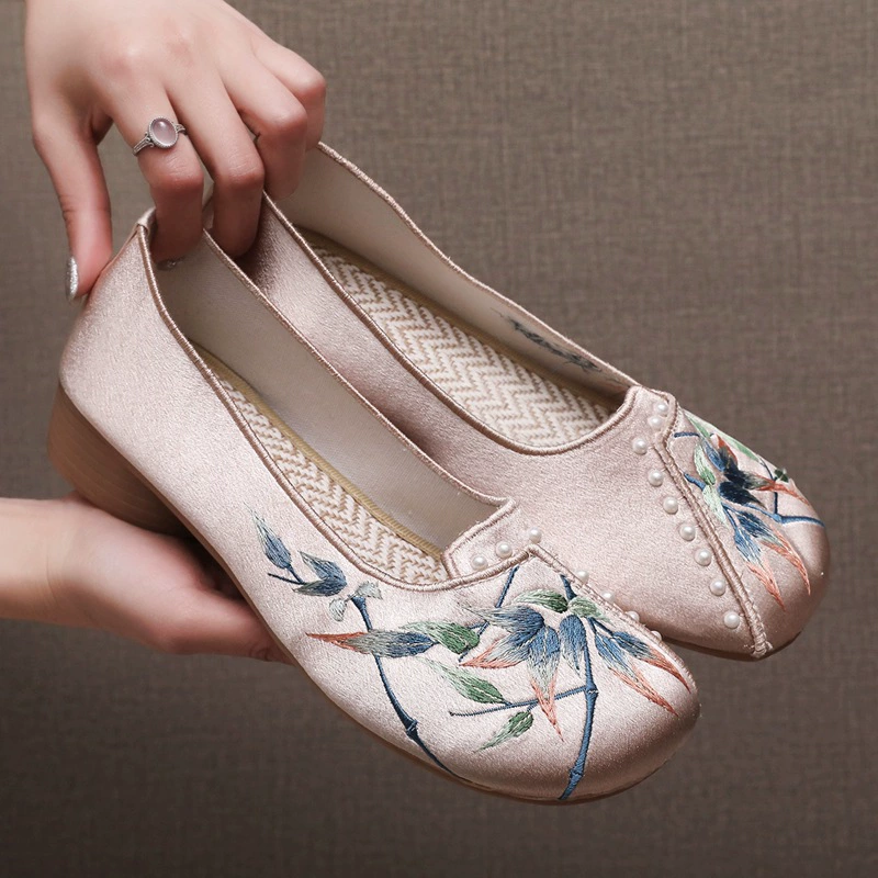 2025 новая модная женская обувь на низком каблуке с круглой головкой чонсам вышитая обувь удобная и легкая повседневная одиночная обувь для детей