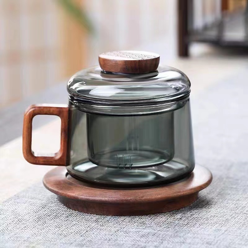 Taza de té gris ahumado de madera Taza de muelle de vidrio con alto contenido de borosilicato Taza de tres piezas de pequeña capacidad con separación de té con filtro