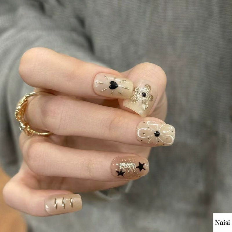Sweet Little Flower Style Press-On Nails, Instagram-Style Nail Art, Removable Nail Pieces, High-Quality Gold-Plated, Skin-Brightening, Pre-Made Nails Wholesale