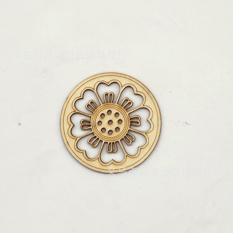 Diyアクセサリーの木製の透かし彫りのペンダントの透かし彫りの窓の花の木の切れの60mm-70mmの透かし彫りの円の現物の卸売り|undefined