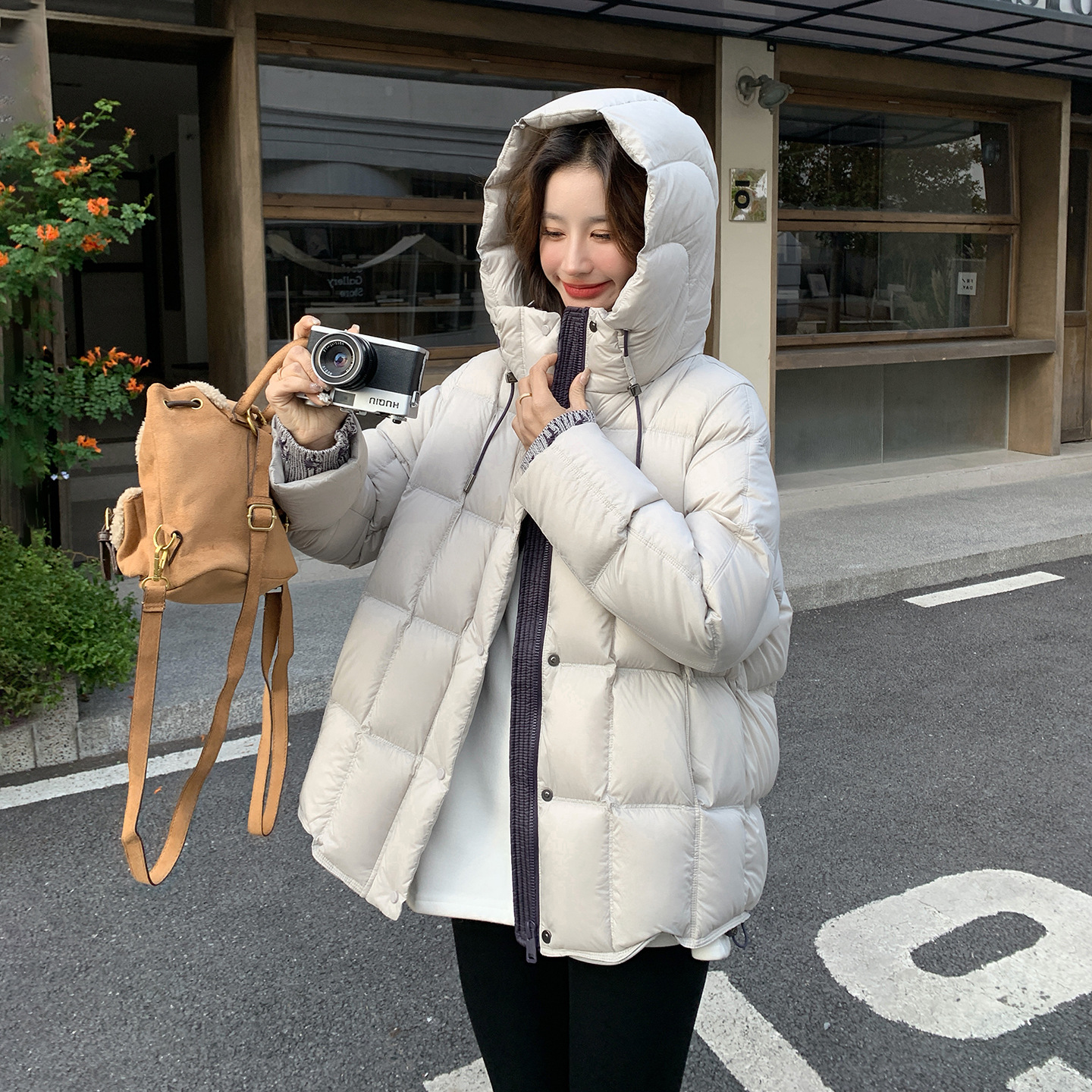 Gray Hooded Cloud Puff down Jacket for Women, Short Style, 2025 Winter New Korean Style, Loose and Thickened White Duck down Coat