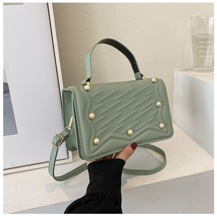 2022 New Fashion Simple Solid Color Small Square Diamond Plaid Shoulder Bag display picture 2