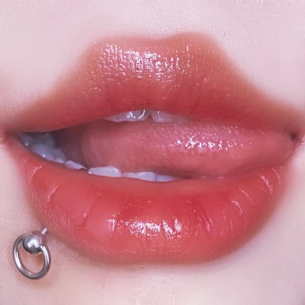 Pointed labret stud close-up product detail