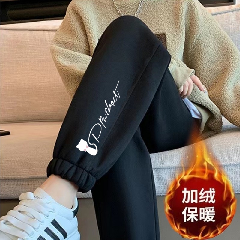 흰색 고양이 레깅스와 벨벳 팬츠